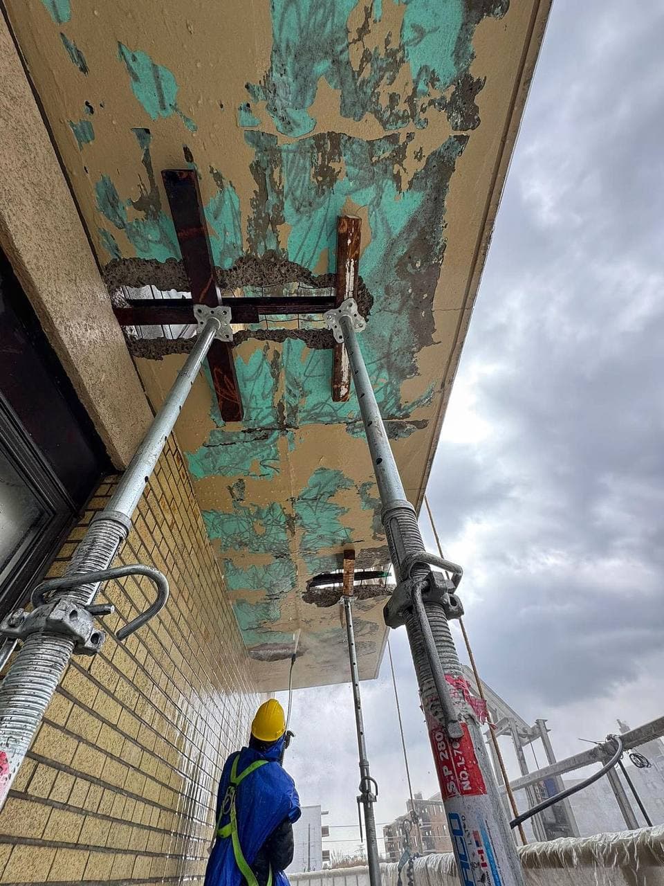 Swing stage access for exterior building restoration in Toronto and GTA